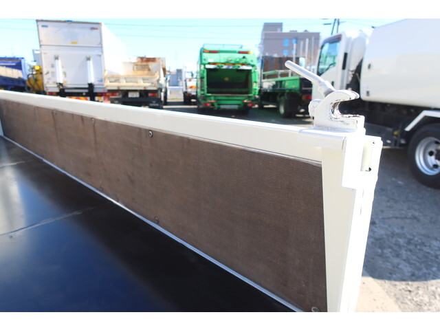 トヨタトヨエース平ボディ小型（2t・3t）[写真12]