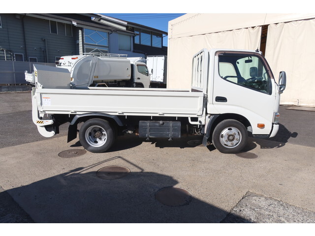 トヨタトヨエース平ボディ小型（2t・3t）[写真06]