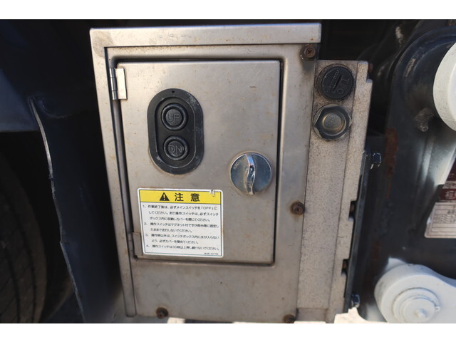 トヨタトヨエース平ボディ小型（2t・3t）[写真08]