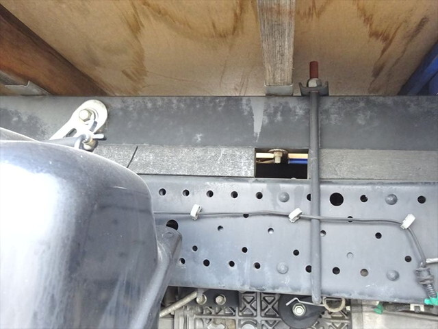 いすゞエルフ平ボディ小型（2t・3t）[写真13]