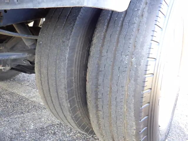 いすゞエルフ平ボディ小型（2t・3t）[写真23]