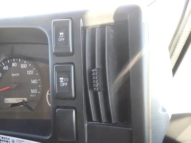 いすゞエルフセルフクレーン4段小型（2t・3t）[写真20]