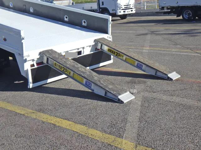 いすゞエルフセルフクレーン4段小型（2t・3t）[写真03]