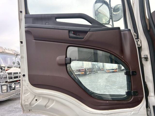 日野プロフィアアルミウイング大型（10t）[写真18]