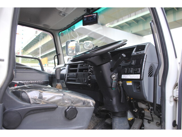 三菱ふそうファイターコンテナ専用車増トン（6t・8t）[写真23]