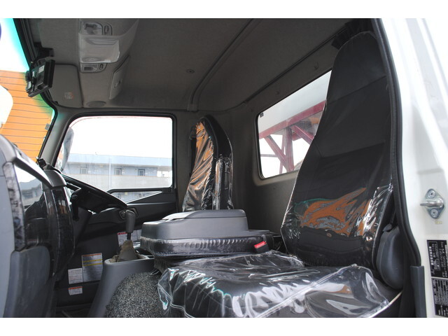 三菱ふそうファイターコンテナ専用車増トン（6t・8t）[写真26]