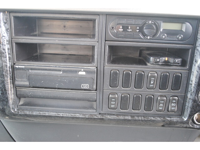 三菱ふそうファイターコンテナ専用車増トン（6t・8t）[写真28]