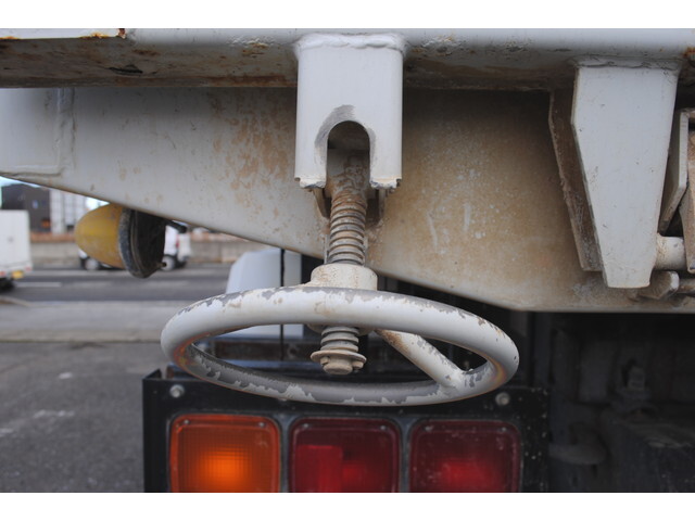 三菱ふそうスーパーグレート深ダンプ（土砂禁ダンプ）大型（10t）[写真10]