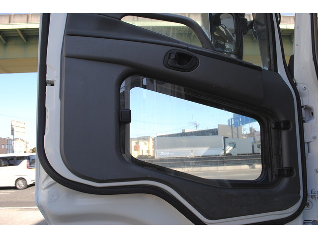 三菱ふそうスーパーグレートセルフローダー大型（10t）[写真36]