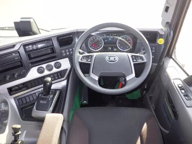 日産クオンアルミブロック大型（10t）[写真11]