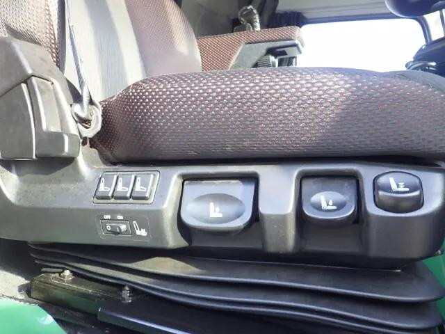 日産クオンアルミブロック大型（10t）[写真22]