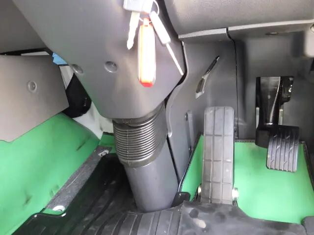 日産クオンアルミブロック大型（10t）[写真24]