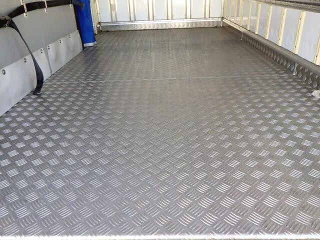 日野デュトロ冷凍車（冷蔵車）小型（2t・3t）[写真10]