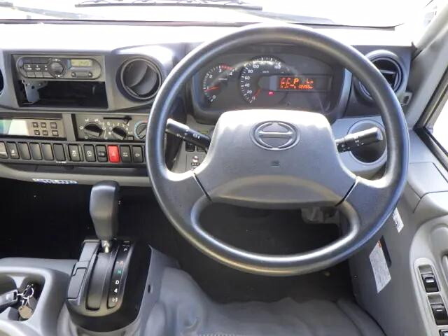 日野デュトロ冷凍車（冷蔵車）小型（2t・3t）[写真22]