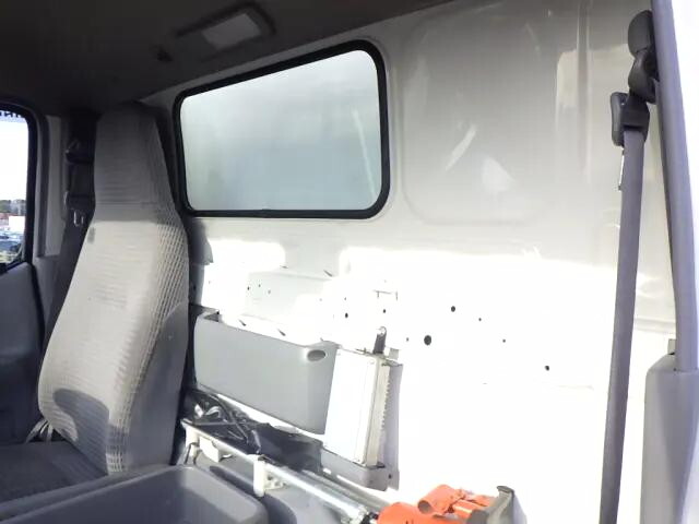 日野デュトロ冷凍車（冷蔵車）小型（2t・3t）[写真32]