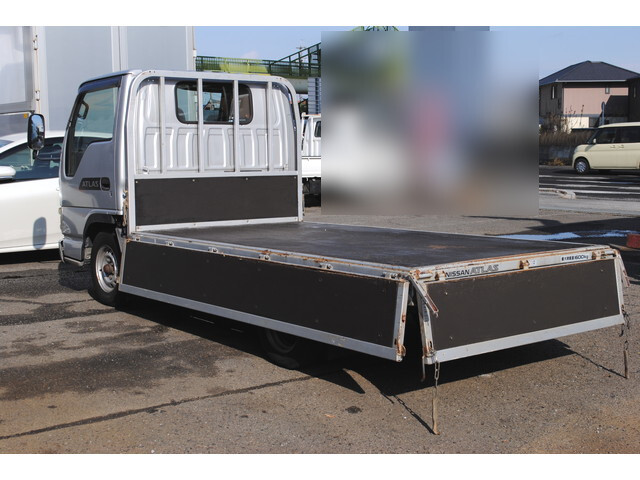 日産アトラス平ボディ小型（2t・3t）[写真16]