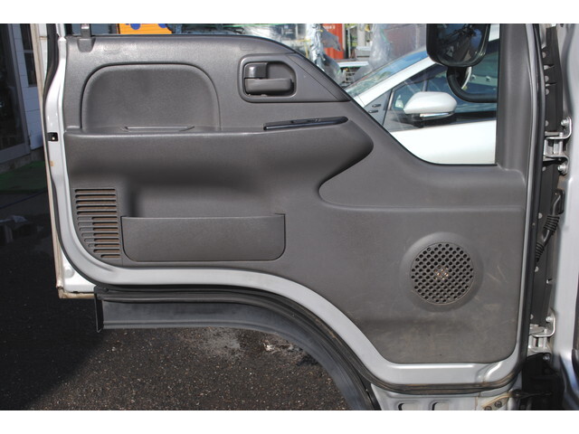 日産アトラス平ボディ小型（2t・3t）[写真23]