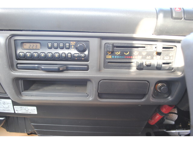 日産アトラス平ボディ小型（2t・3t）[写真30]