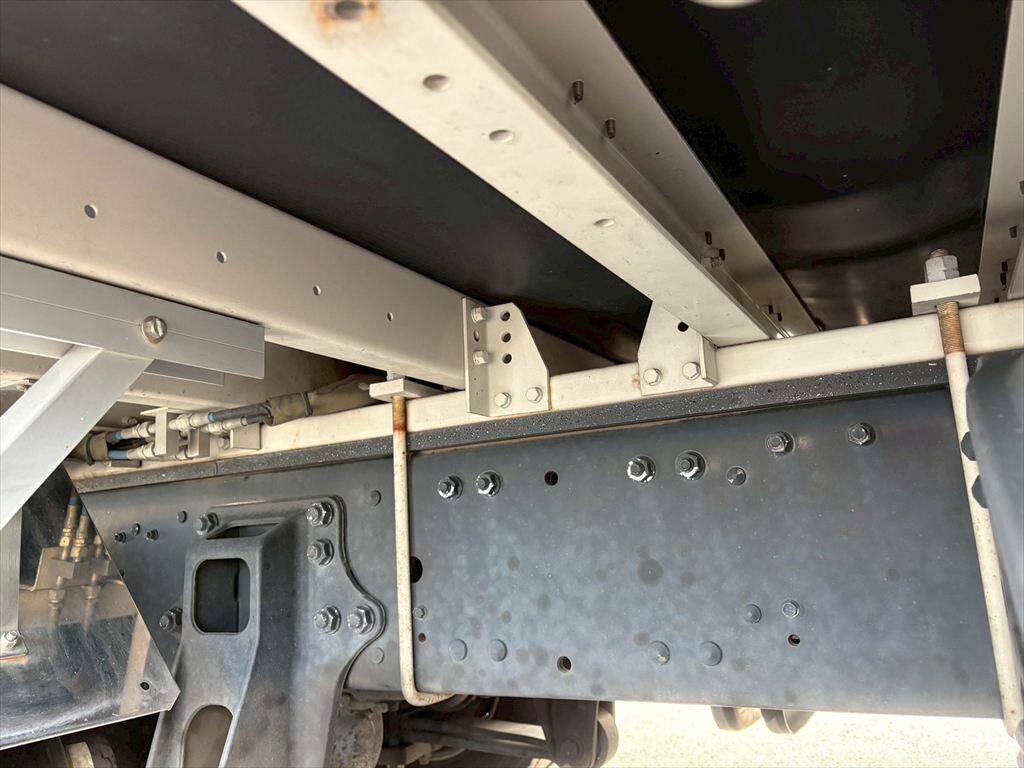 三菱ふそうスーパーグレートアルミウイング大型（10t）[写真14]