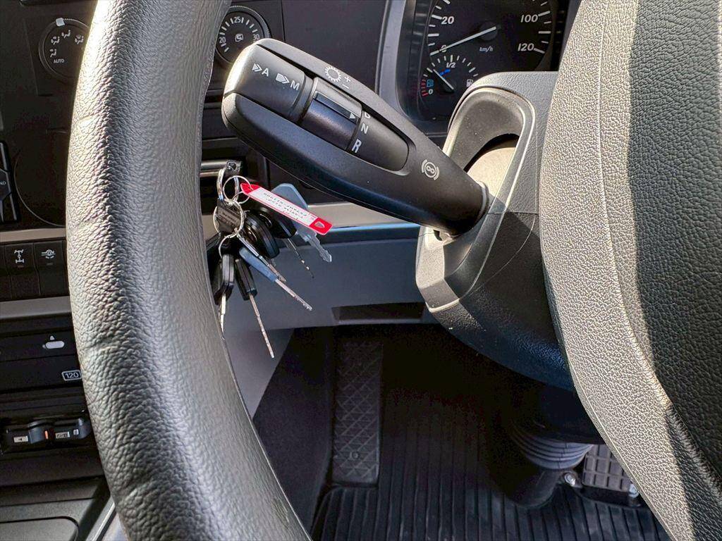 三菱ふそうスーパーグレートアルミウイング大型（10t）[写真21]