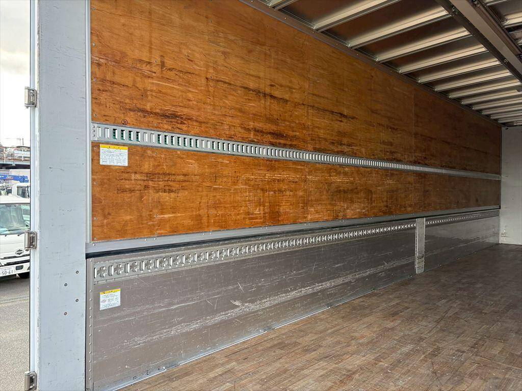 三菱ふそうスーパーグレートアルミウイング大型（10t）[写真09]