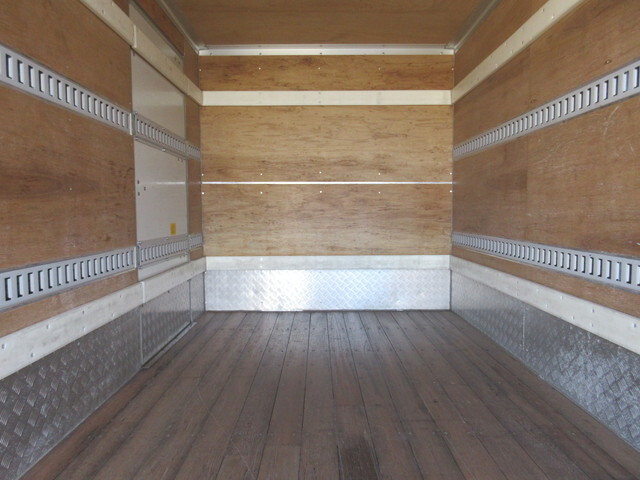 三菱ふそうキャンターアルミバン小型（2t・3t）[写真11]