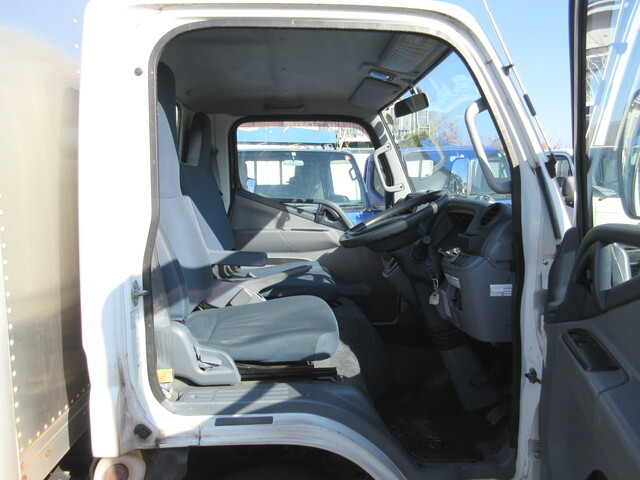 三菱ふそうキャンターアルミバン小型（2t・3t）[写真20]