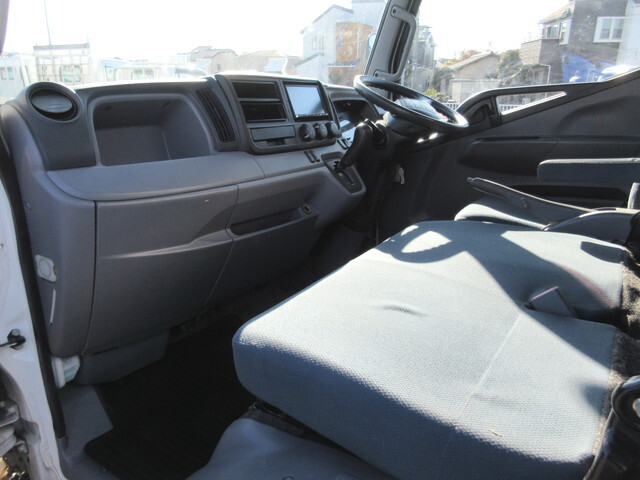 三菱ふそうキャンターアルミバン小型（2t・3t）[写真27]