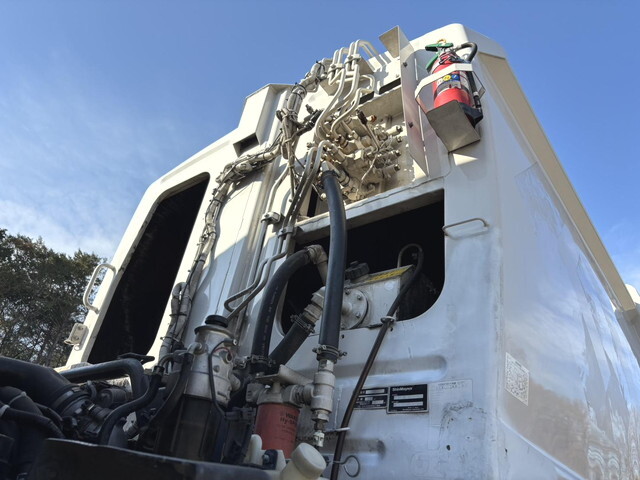 いすゞフォワードパッカー車（塵芥車）増トン（6t・8t）[写真34]