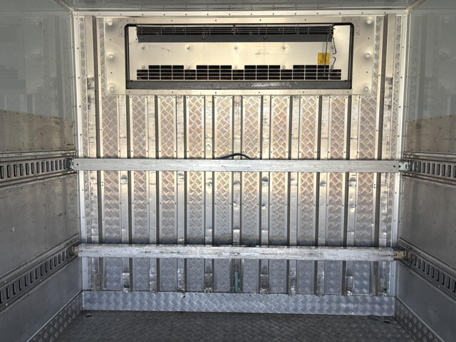 日野レンジャー冷凍車（冷蔵車）中型（4t）[写真11]