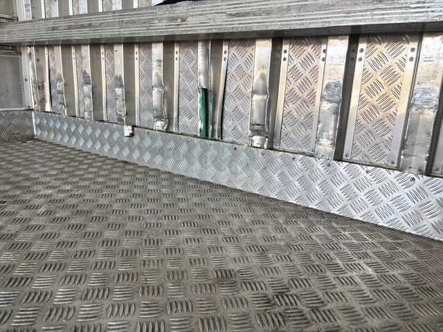 日野レンジャー冷凍車（冷蔵車）中型（4t）[写真12]