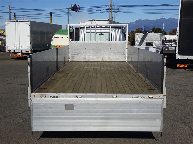 三菱ふそうファイターアルミブロック中型（4t）[写真12]