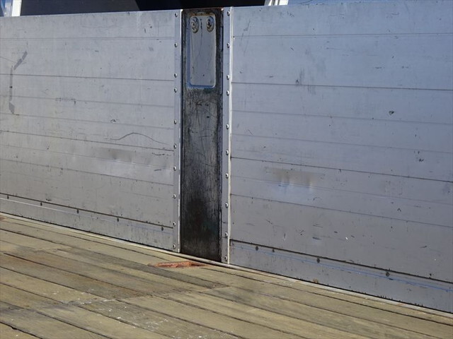 三菱ふそうファイターアルミブロック中型（4t）[写真14]