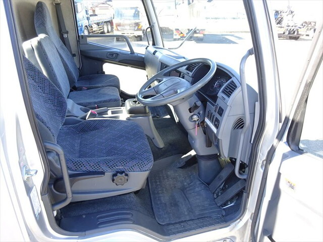 三菱ふそうファイターアルミブロック中型（4t）[写真21]