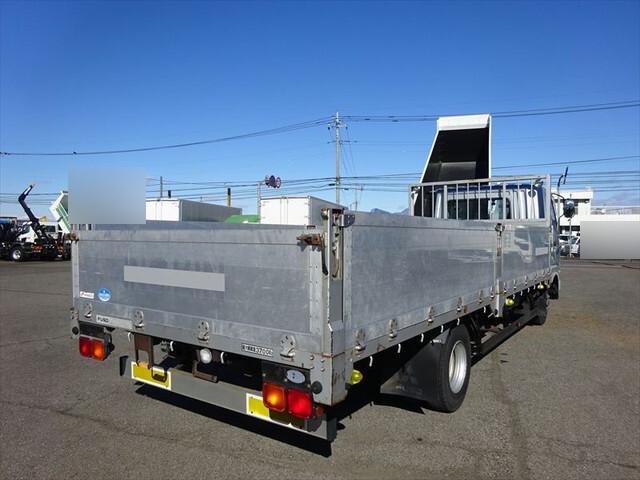 三菱ふそうファイターアルミブロック中型（4t）[写真03]