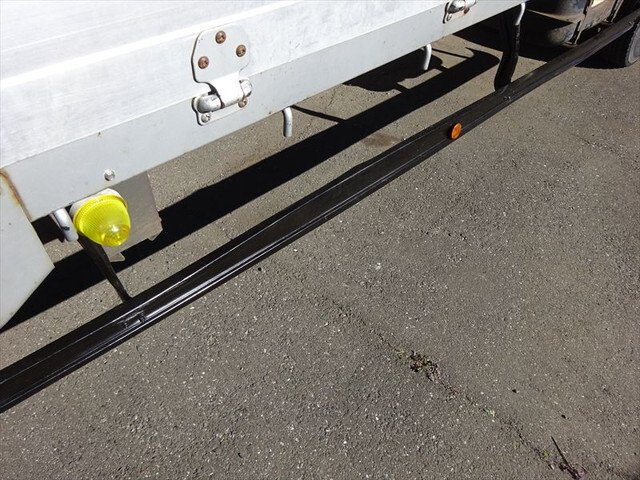 三菱ふそうファイターアルミブロック中型（4t）[写真38]