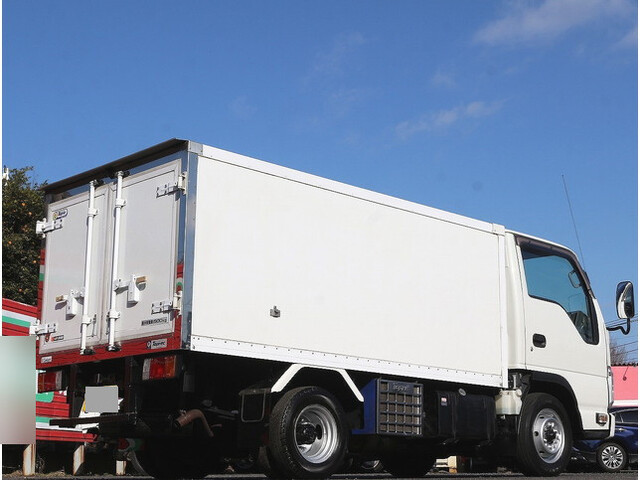 いすゞエルフ冷凍車（冷蔵車）小型（2t・3t）[写真02]