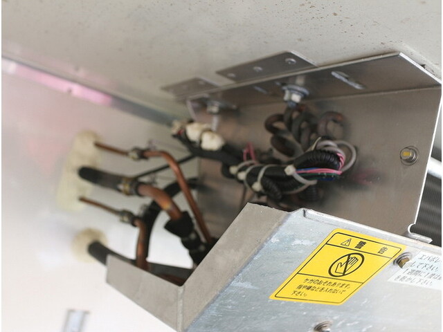 いすゞエルフ冷凍車（冷蔵車）小型（2t・3t）[写真23]