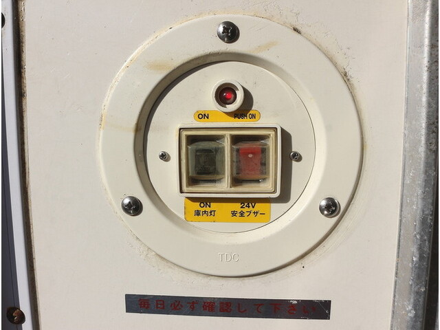 いすゞエルフ冷凍車（冷蔵車）小型（2t・3t）[写真27]