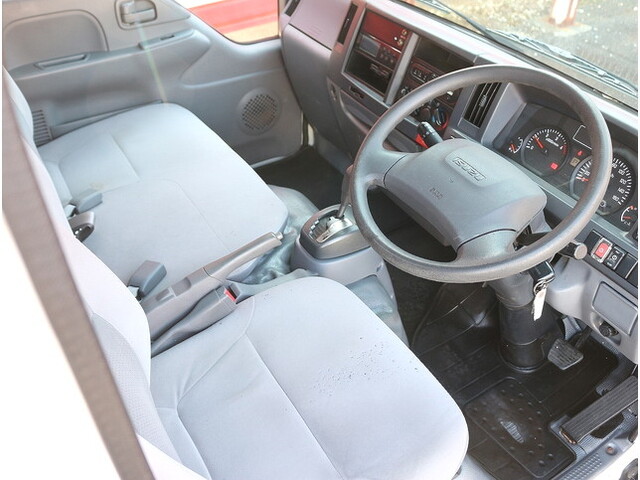 いすゞエルフ冷凍車（冷蔵車）小型（2t・3t）[写真30]