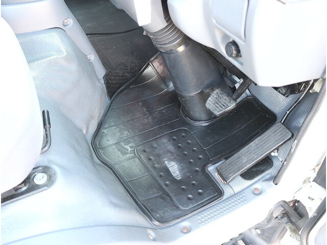 いすゞエルフ冷凍車（冷蔵車）小型（2t・3t）[写真32]