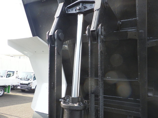 いすゞフォワードダンプ中型（4t）[写真17]