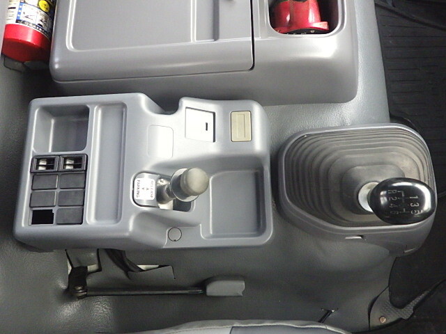 いすゞフォワードセルフクレーン3段増トン（6t・8t）[写真26]