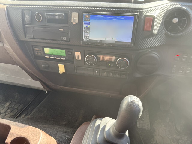 日野レンジャー冷凍車（冷蔵車）中型（4t）[写真12]