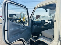 トヨタトヨエース平ボディ小型（2t・3t）[写真28]