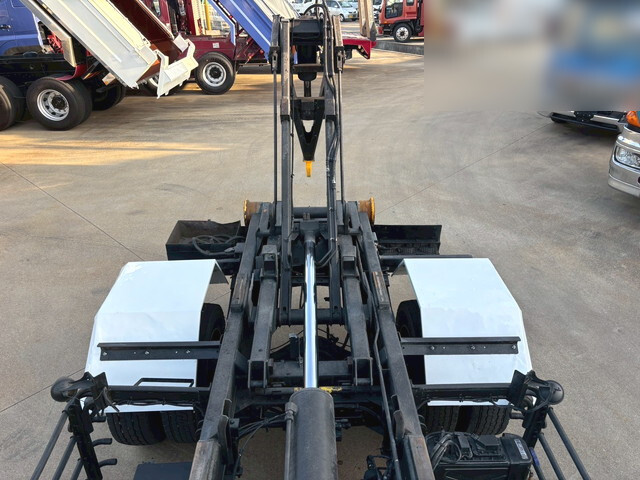 三菱ふそうファイターコンテナ専用車増トン（6t・8t）[写真12]