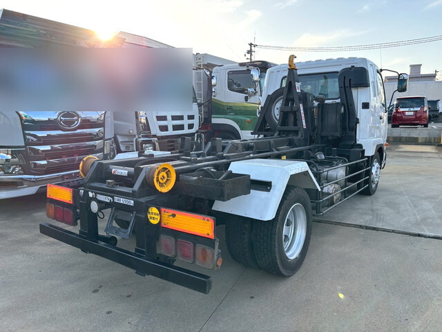 三菱ふそうファイターコンテナ専用車増トン（6t・8t）[写真02]