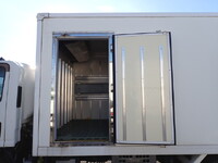 いすゞエルフ冷凍車（冷蔵車）小型（2t・3t）[写真13]