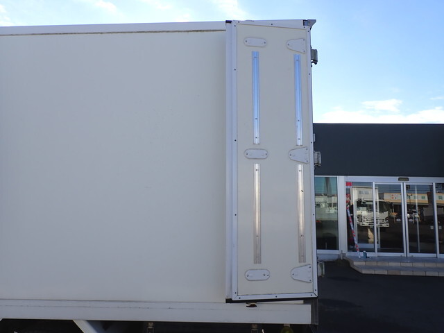 いすゞエルフ冷凍車（冷蔵車）小型（2t・3t）[写真13]