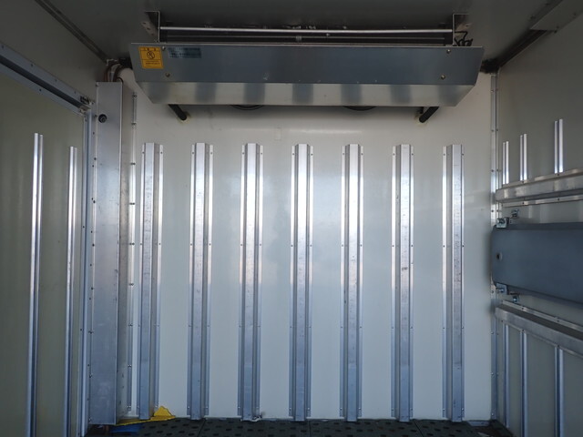 いすゞエルフ冷凍車（冷蔵車）小型（2t・3t）[写真16]